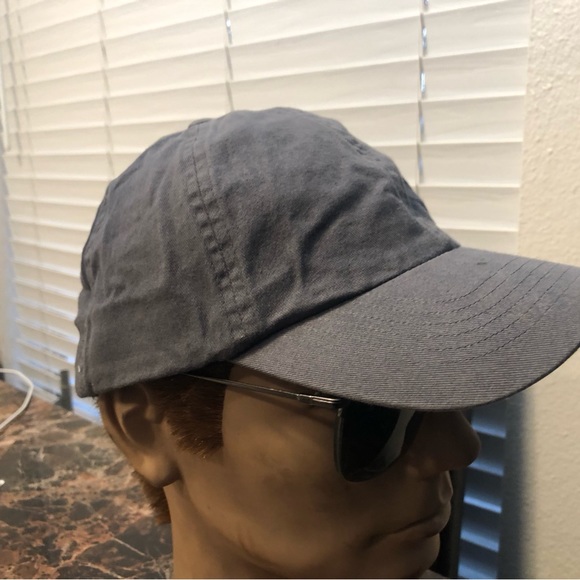 Under Armour  Women’s Black w/flecks of gray Baseball Hat Size Adjustable - Picture 2 of 12